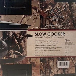 NEVER USED Realtree 5 quart Slow Cooker